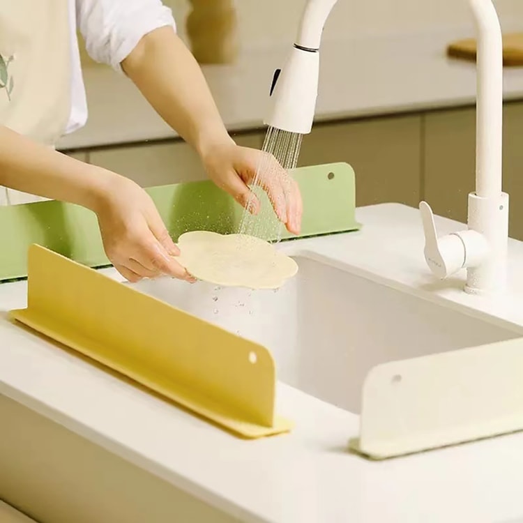 Silicone Sink Splash Guard with Suction Cups – Water Baffle to Protect Clothes and Surfaces