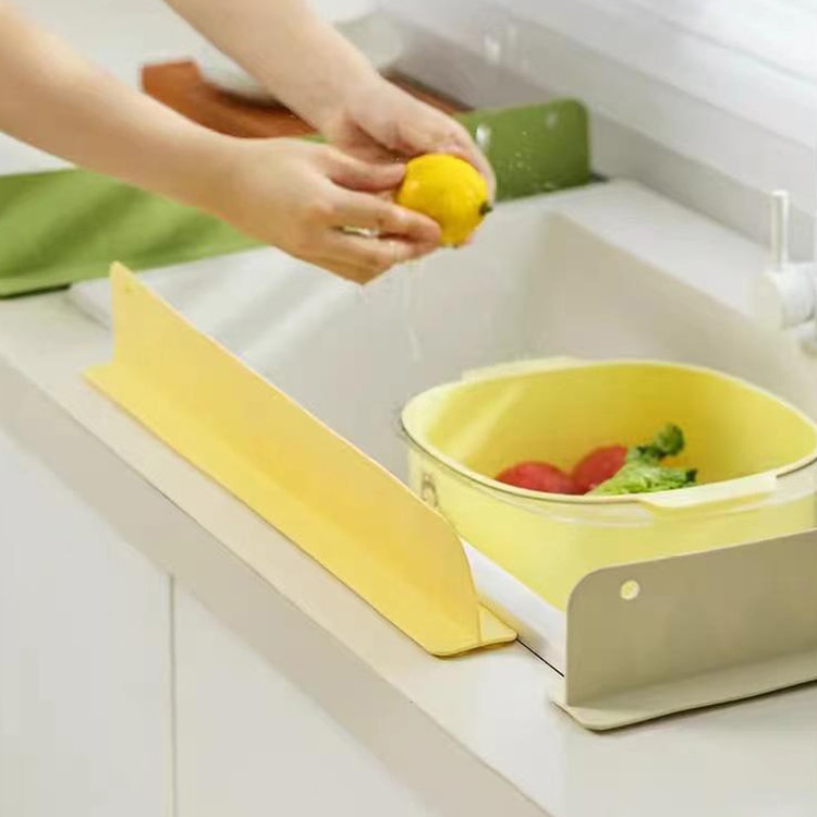 Silicone Sink Splash Guard with Suction Cups – Water Baffle to Protect Clothes and Surfaces