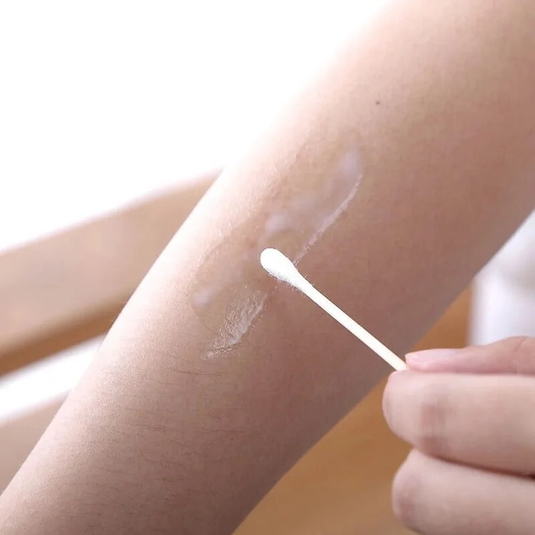 Natural Double Head Wood Cotton Swabs for Gentle Personal Care and Makeup Precision